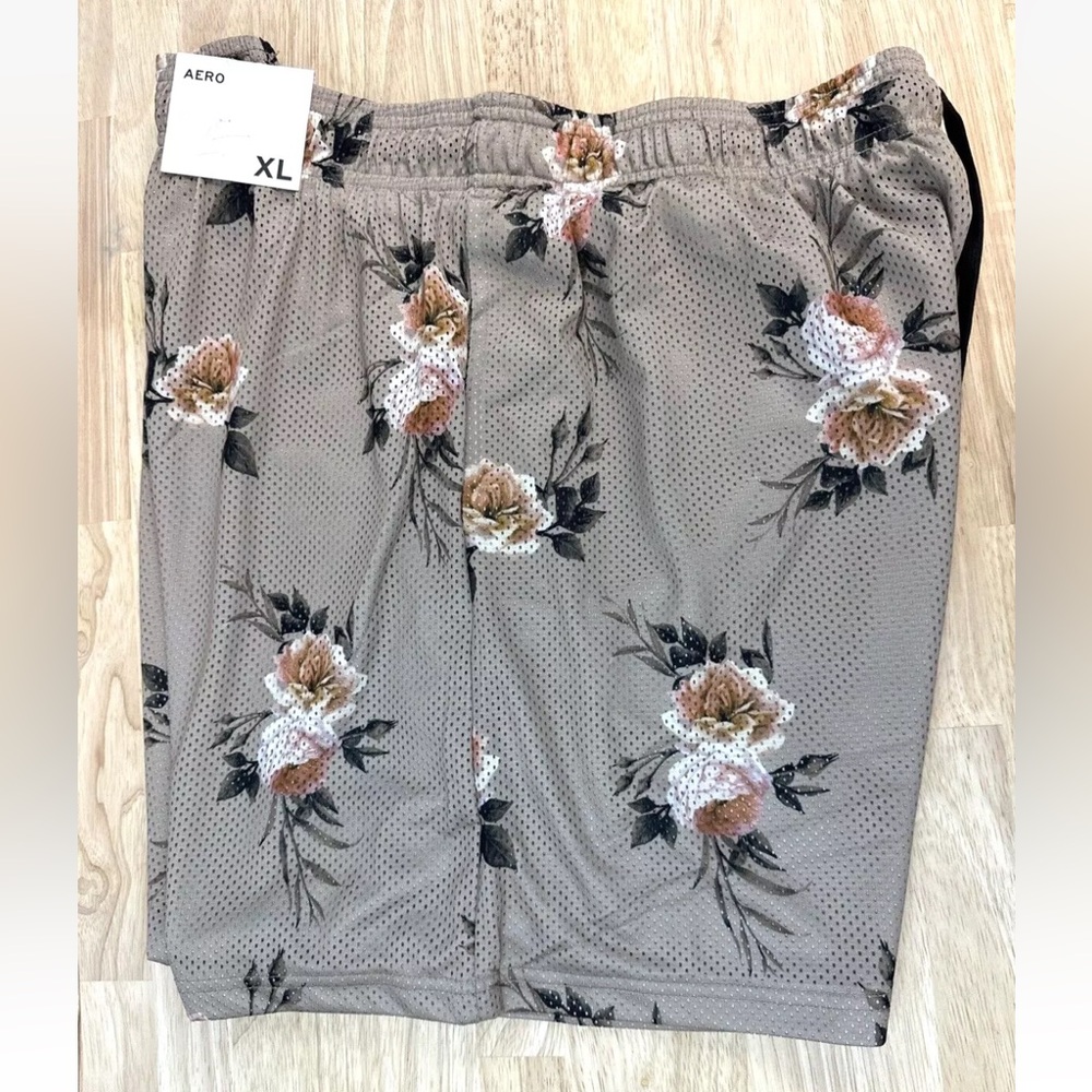 Aeropostale Mesh Shorts Men's Size XL Lined Tan Roses Floral Print 6.25" NWT - Picture 2 of 15